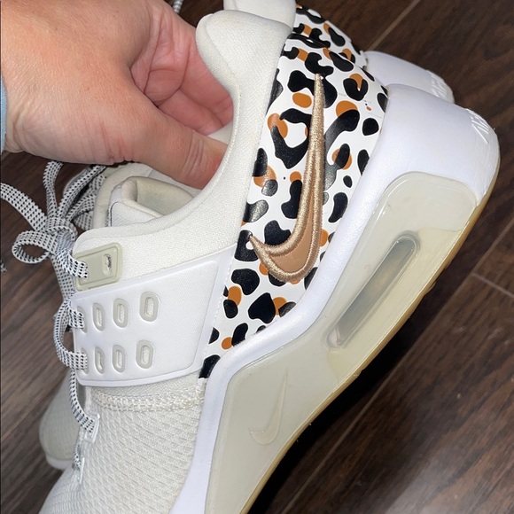 Nike Women's Airmax Bella white leopard size 7.5 - Picture 4 of 9